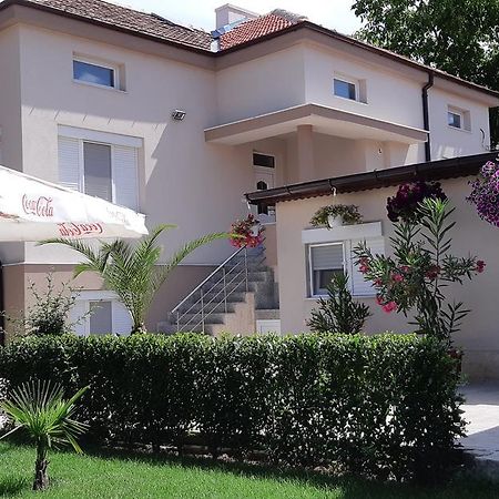 Villa Ros Guest House Svilengrad Exteriör bild