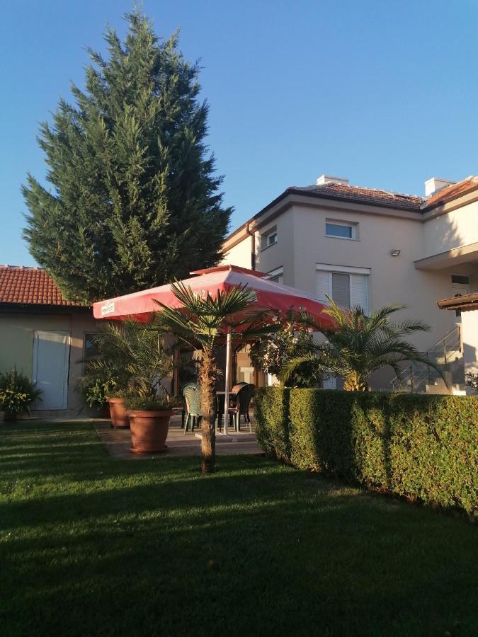 Villa Ros Guest House Svilengrad Exteriör bild