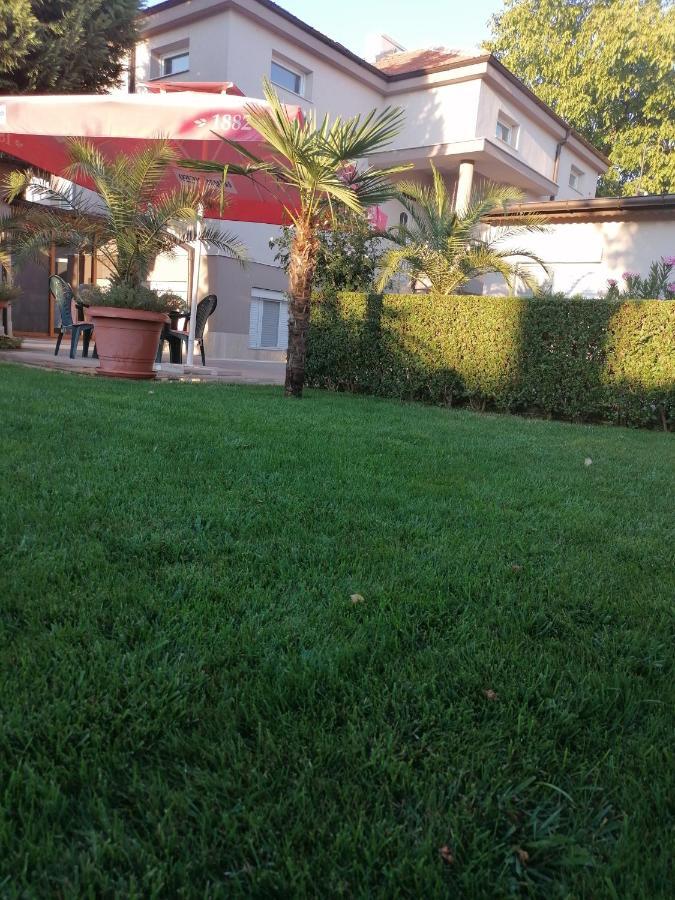Villa Ros Guest House Svilengrad Exteriör bild