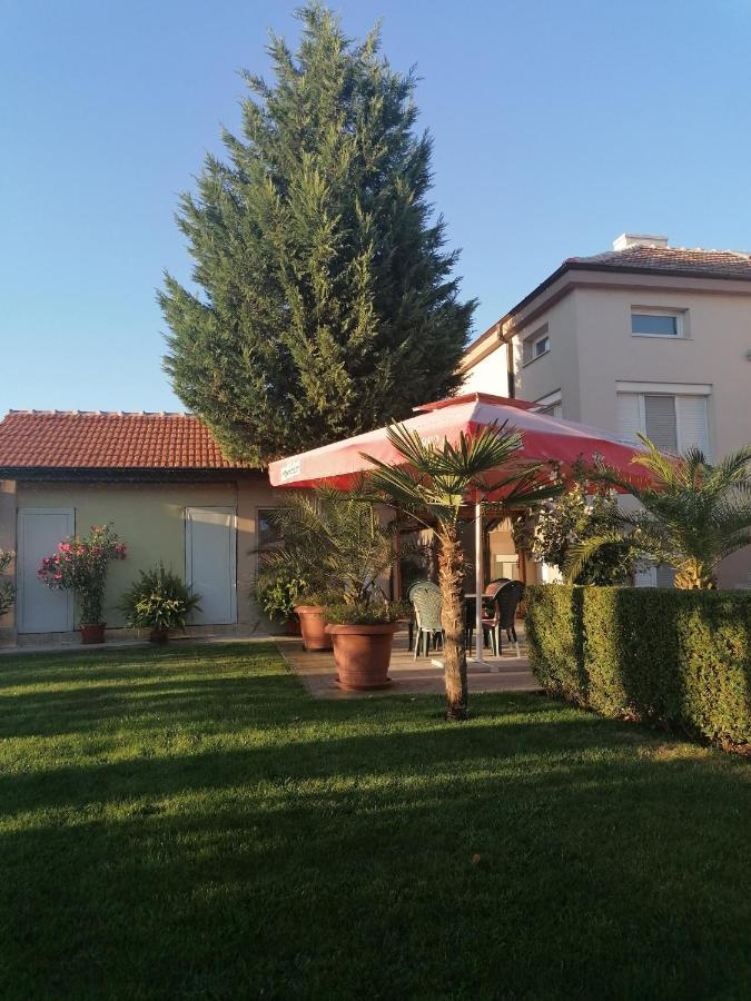 Villa Ros Guest House Svilengrad Exteriör bild
