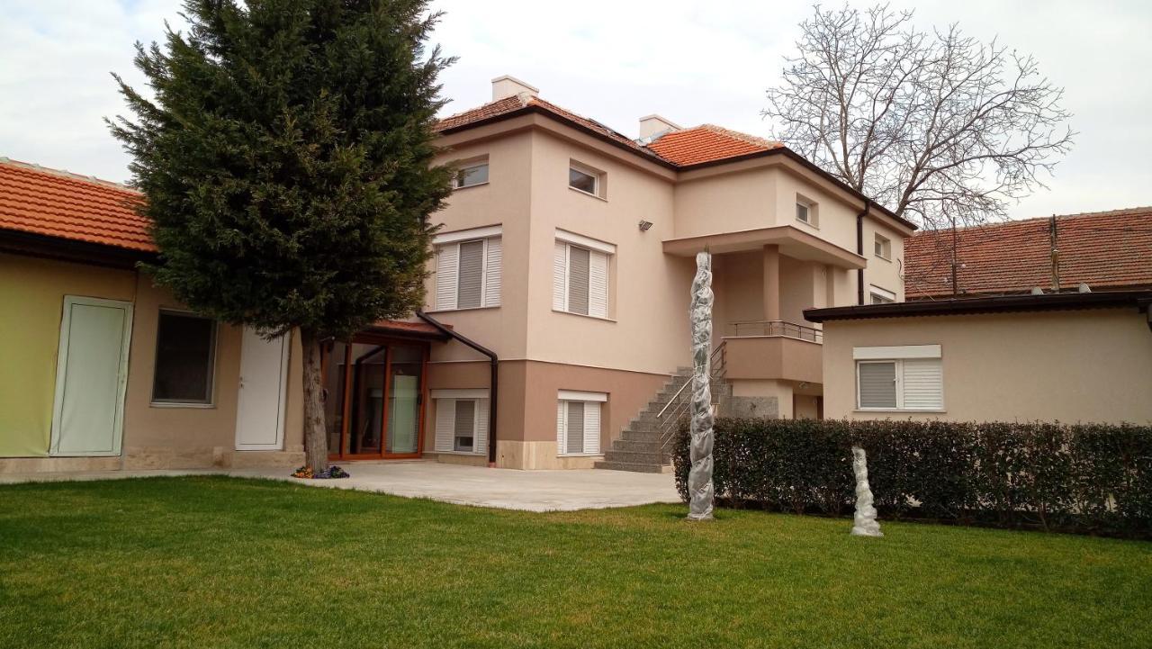 Villa Ros Guest House Svilengrad Exteriör bild