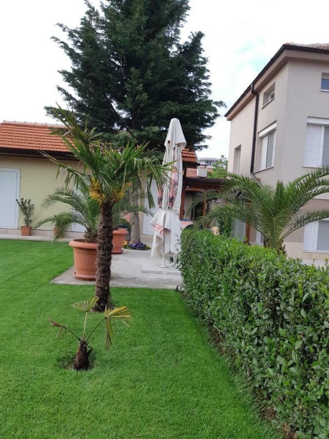 Villa Ros Guest House Svilengrad Exteriör bild