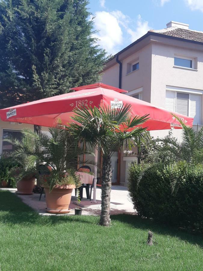 Villa Ros Guest House Svilengrad Exteriör bild